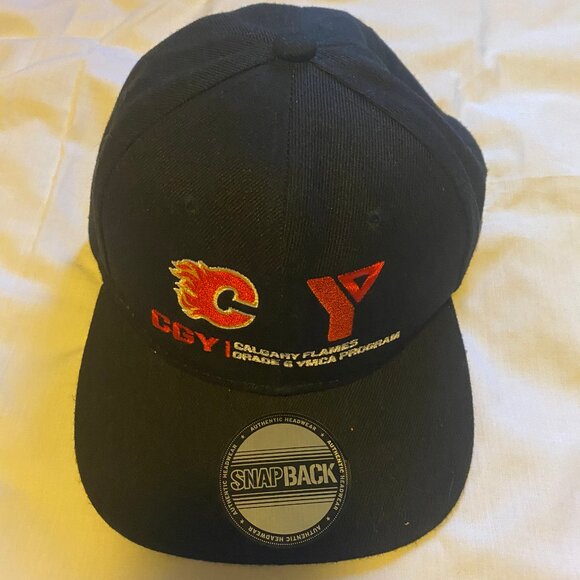 Black Baseball Cap Hat Calgary Flames Snap Back Authentic NHL Embroidered Logo - Picture 3 of 4
